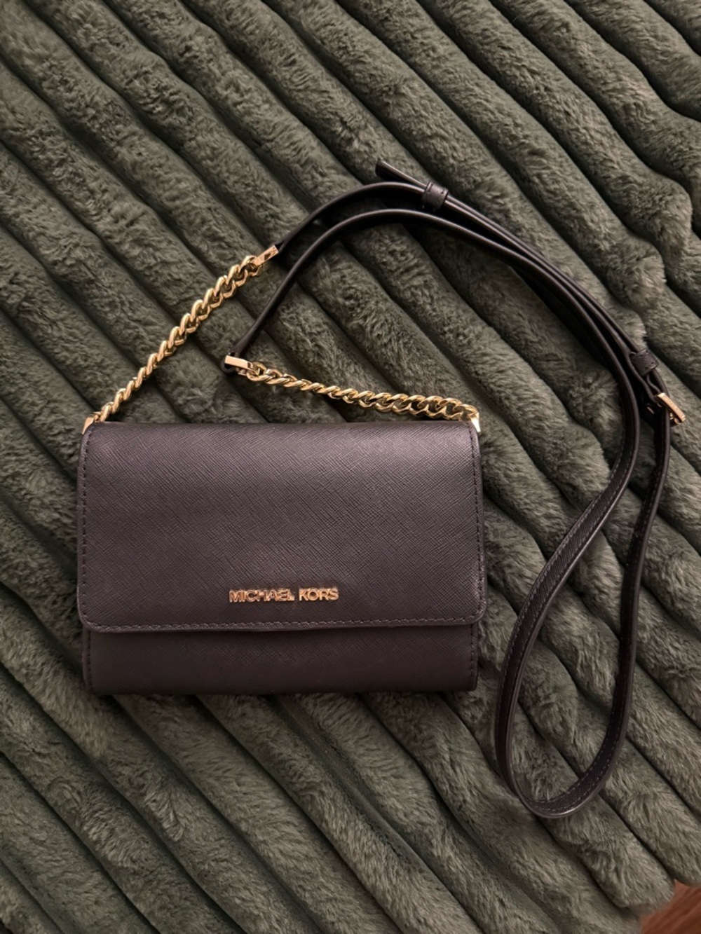 Michael Kors Jet Set Travel Saffiano Leather Smartphone Crossbody Bag